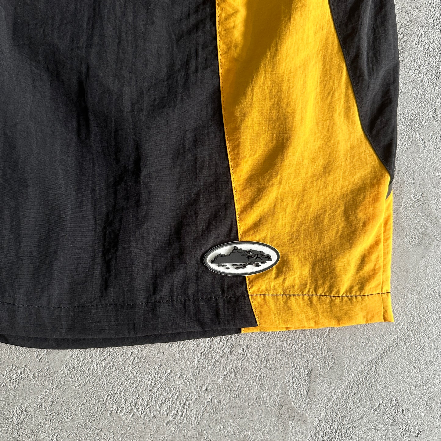 Corteiz Spring Shorts Black Yellow