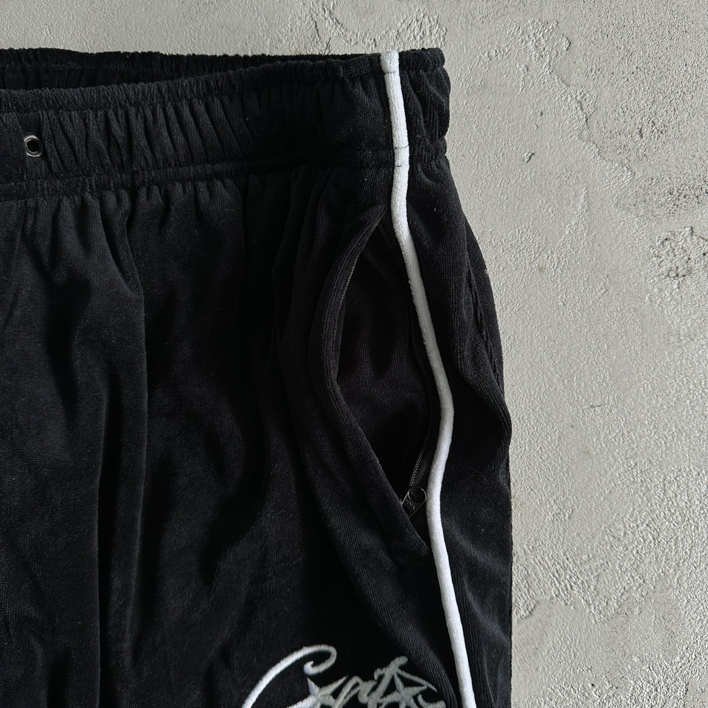 Corteiz VVS Velour Bottoms Black