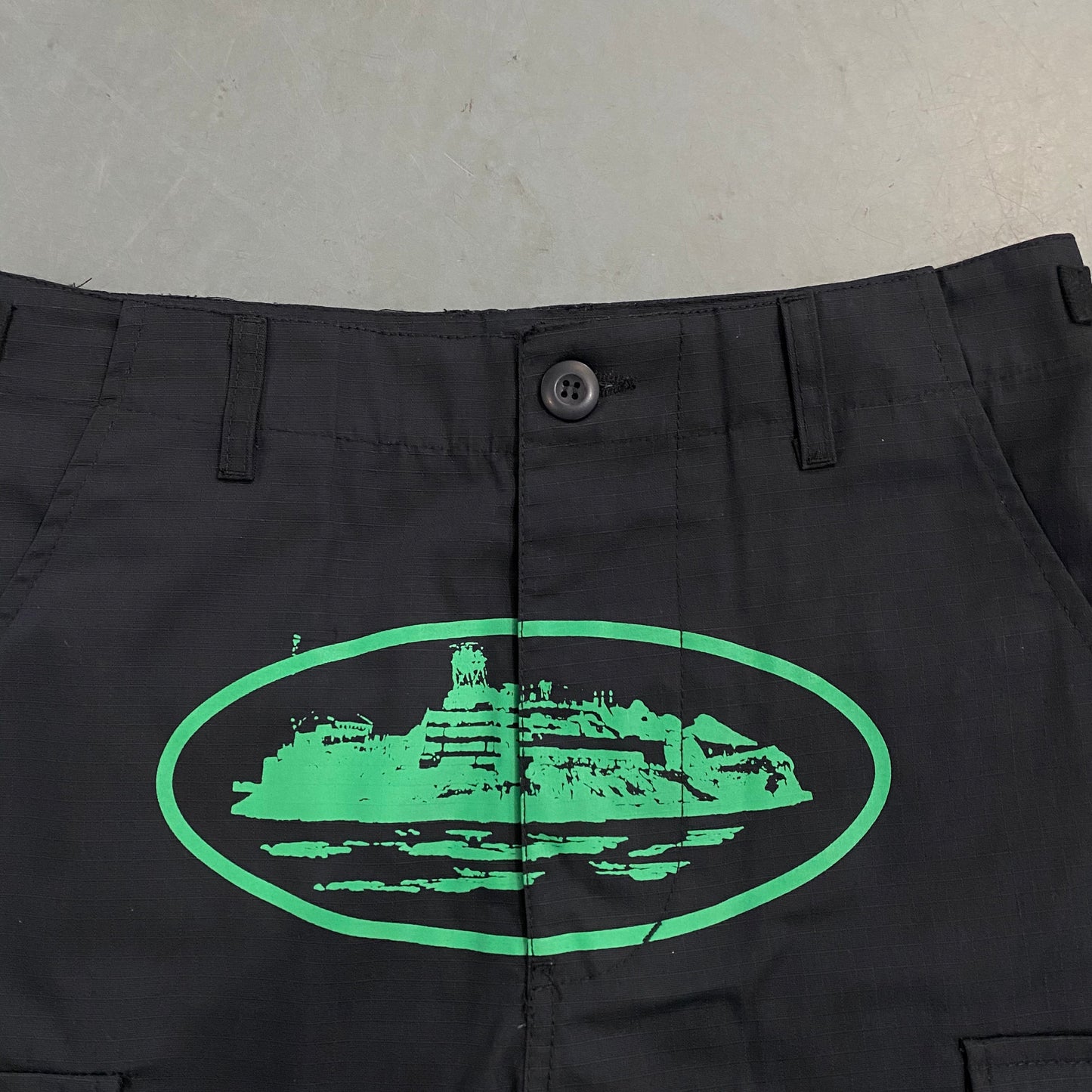 Corteiz Guerillaz 21' Cargo Shorts Black Green