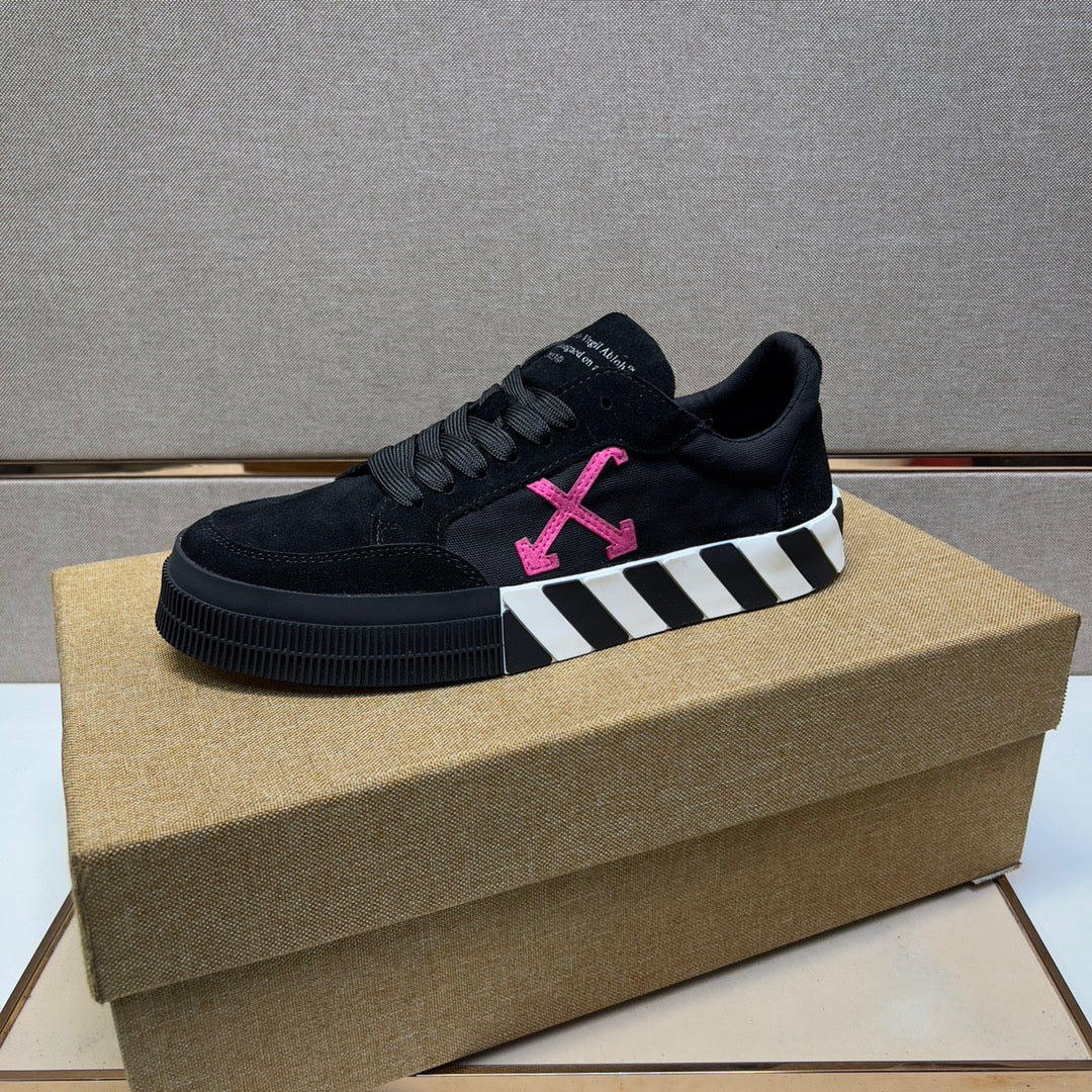 Off-White Vulc Low Black Fuchsia