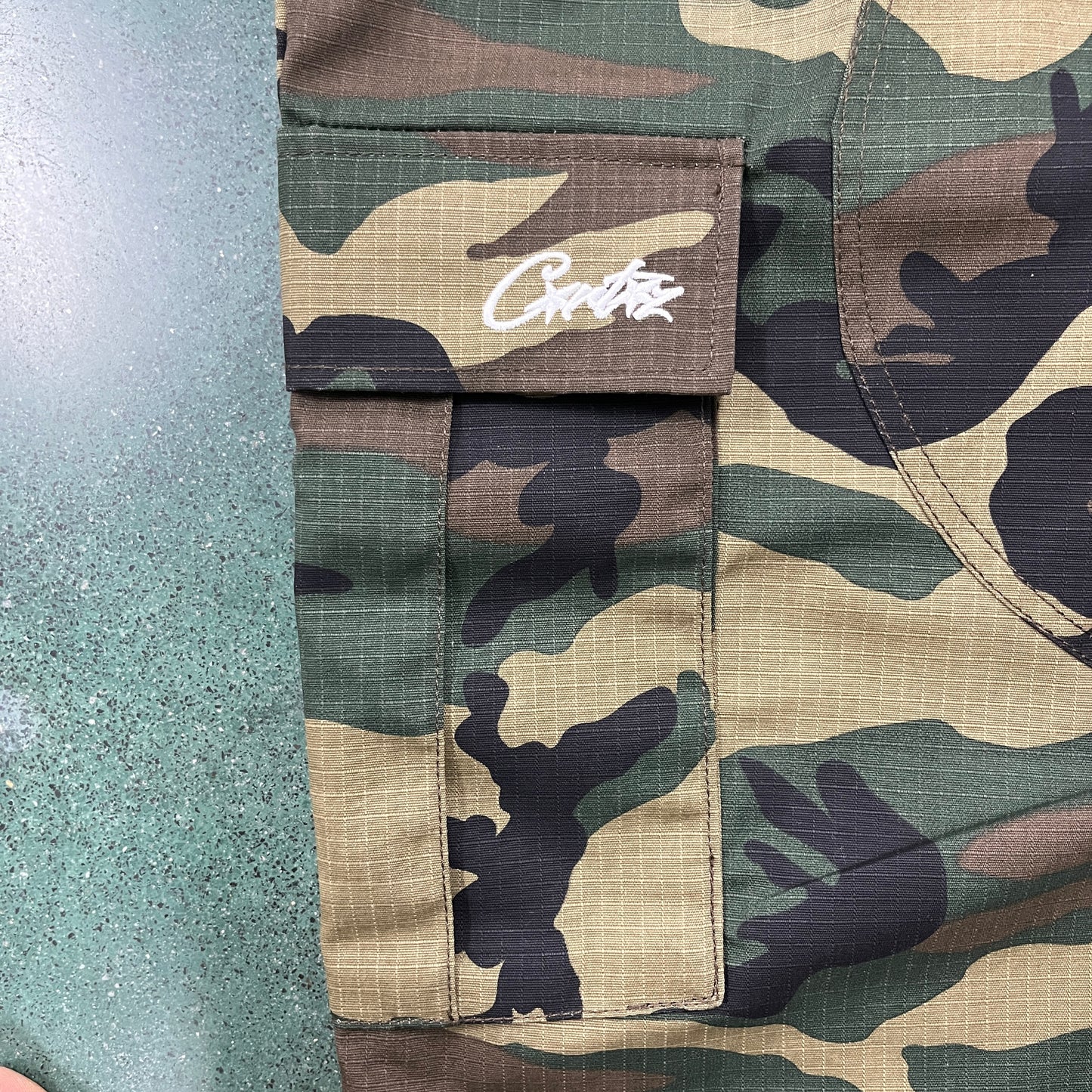 Corteiz Guerillaz Cargo Pants Woodland Camo