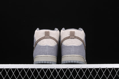 Nike SB Dunk High Tauntaun