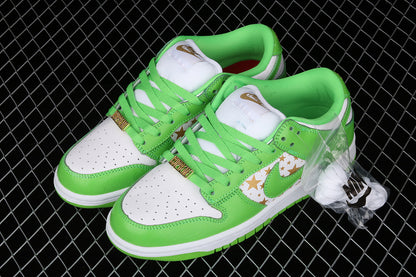 Nike SB Dunk Low Supreme Stars Mean Green