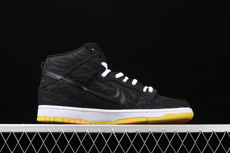 Nike SB Dunk High Skunk