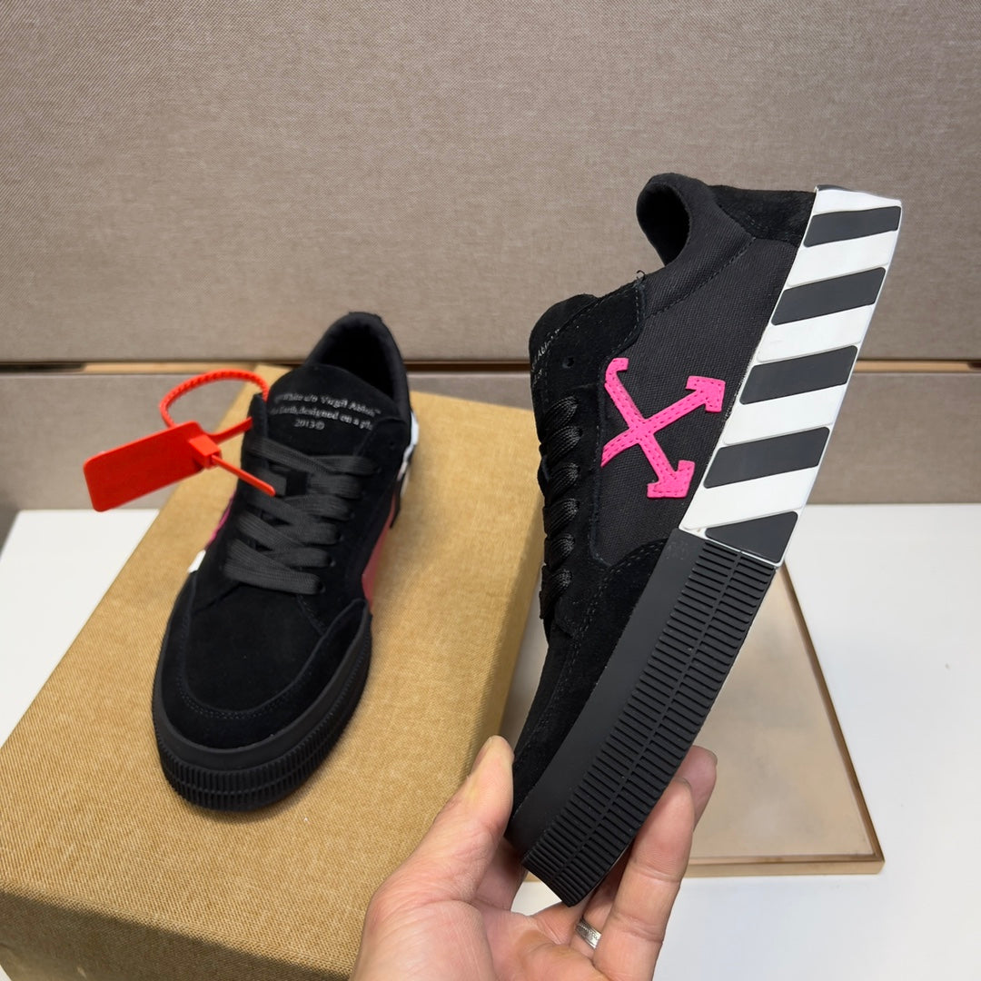 Off-White Vulc Low Black Fuchsia