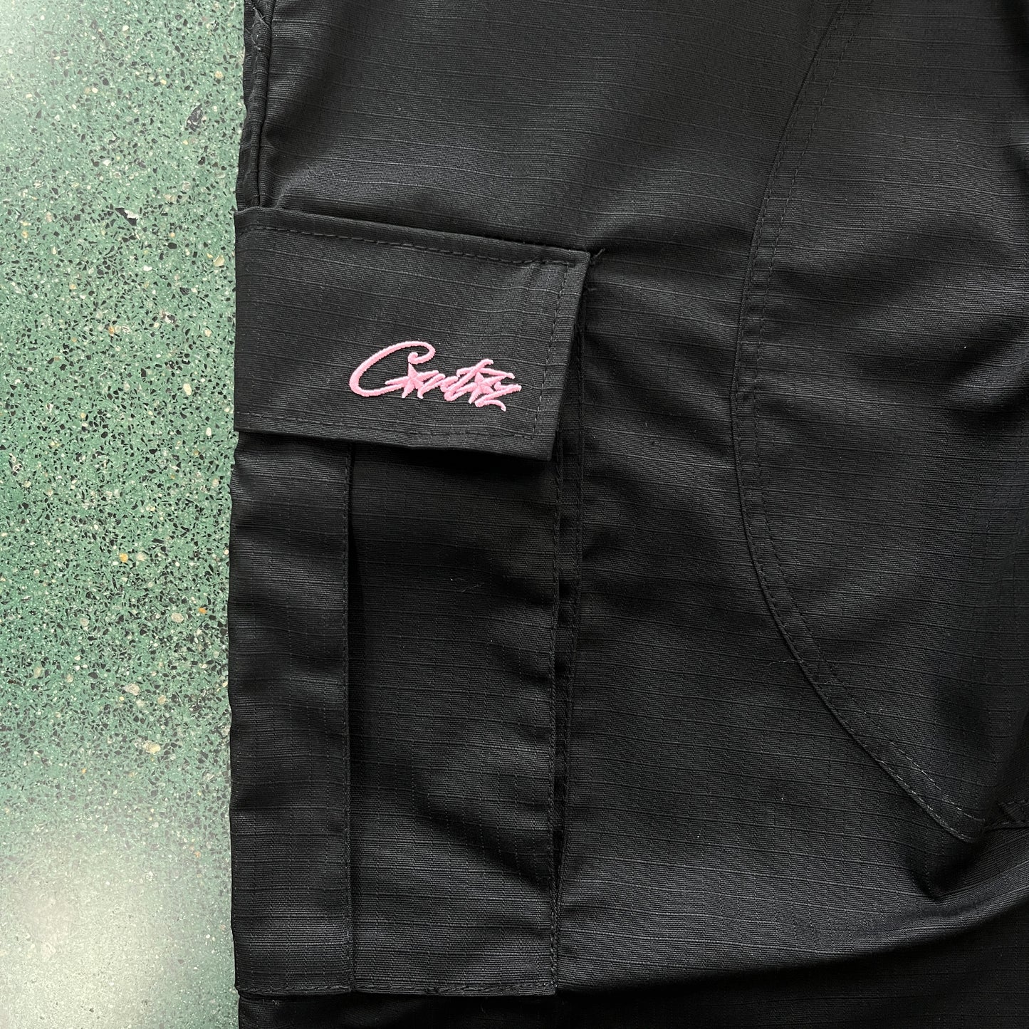 Corteiz Guerillaz Cargo Pants Black Pink