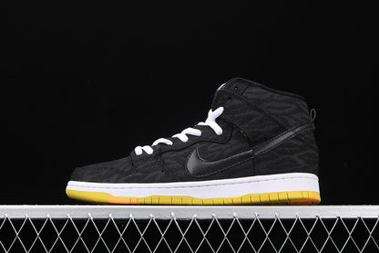 Nike SB Dunk High Skunk