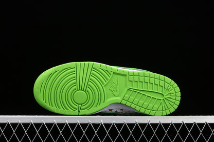 Nike SB Dunk Low Supreme Stars Mean Green