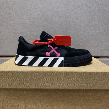 Off-White Vulc Low Black Fuchsia