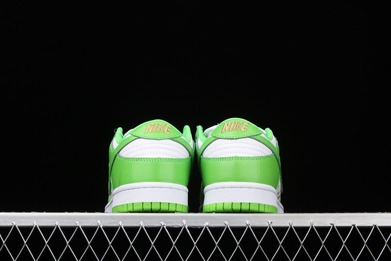 Nike SB Dunk Low Supreme Stars Mean Green