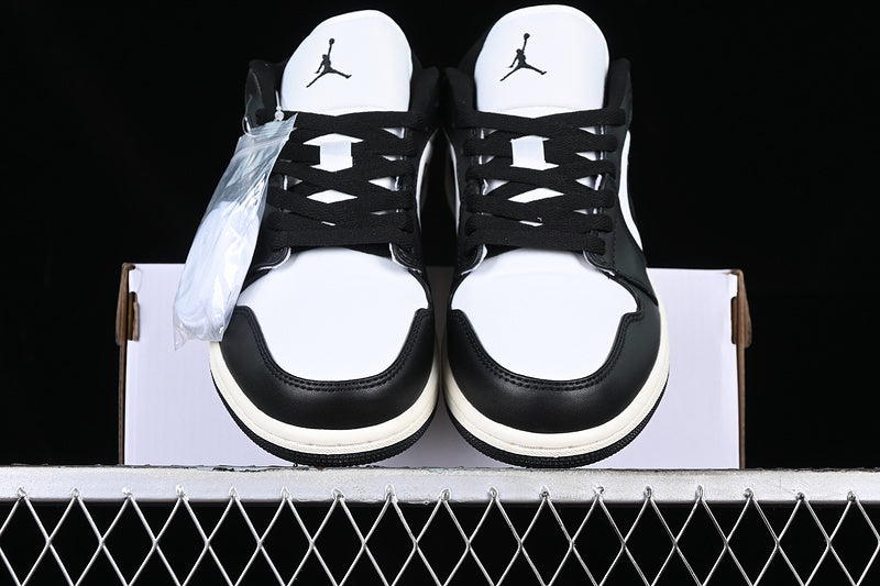 Jordan 1 Retro Low Vintage Black White Panda