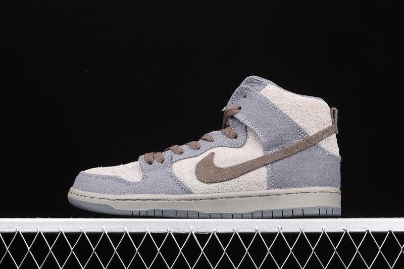 Nike SB Dunk High Tauntaun