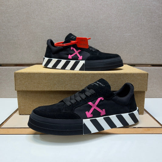 Off-White Vulc Low Black Fuchsia