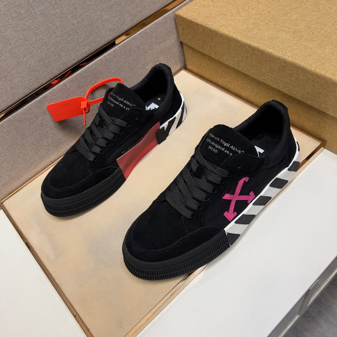 Off-White Vulc Low Black Fuchsia