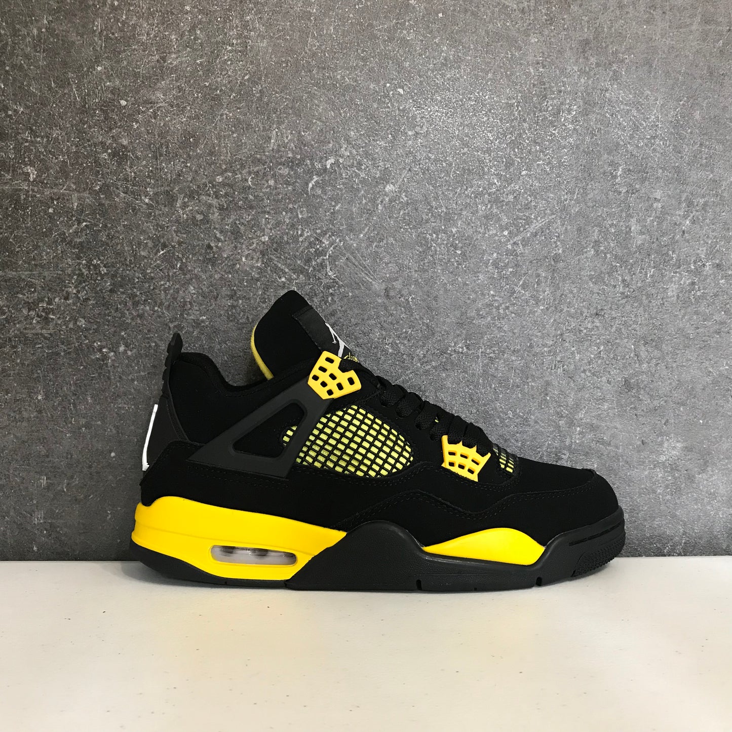 Jordan 4 Retro Thunder