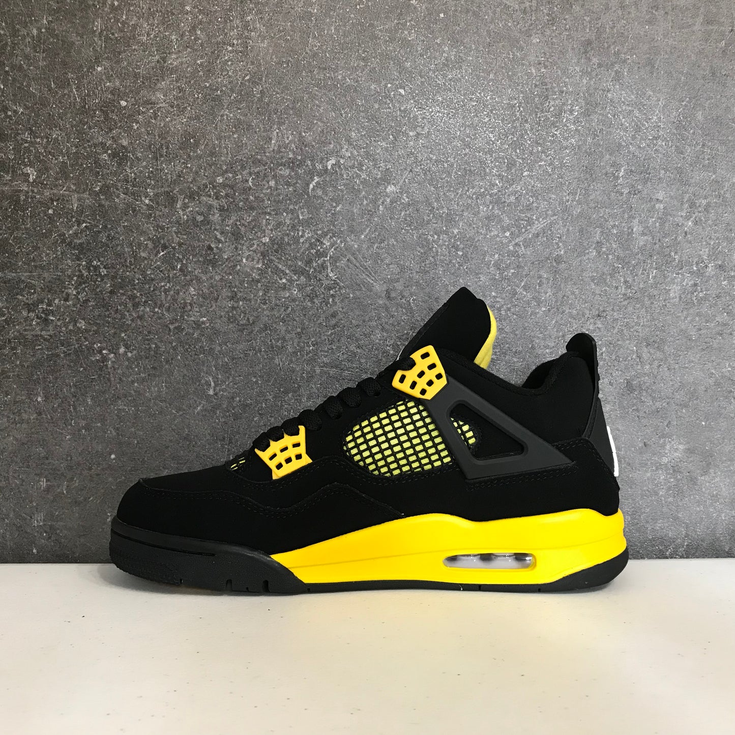 Jordan 4 Retro Thunder