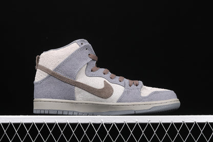 Nike SB Dunk High Tauntaun