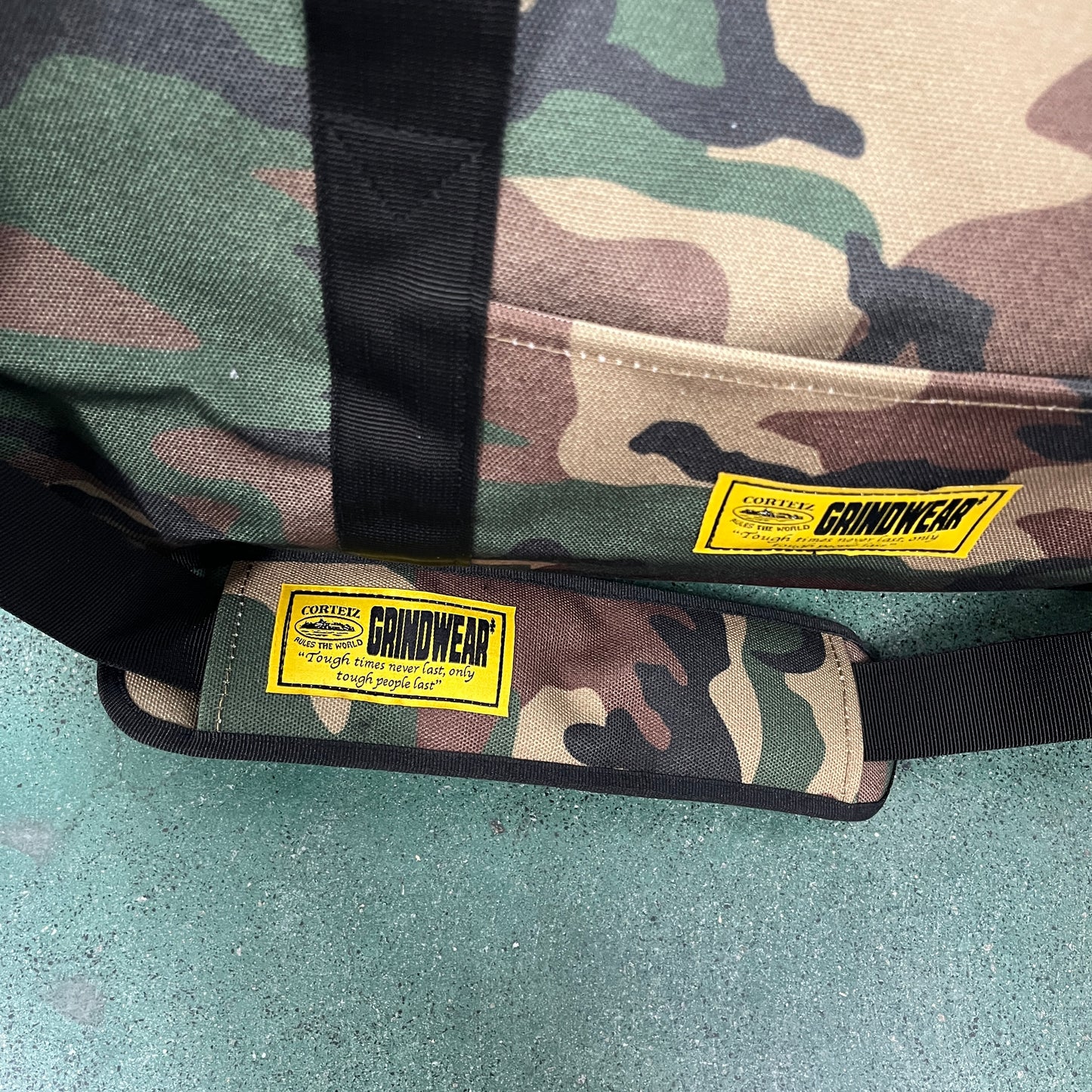 Corteiz Alcatraz Duffle Bag Camo