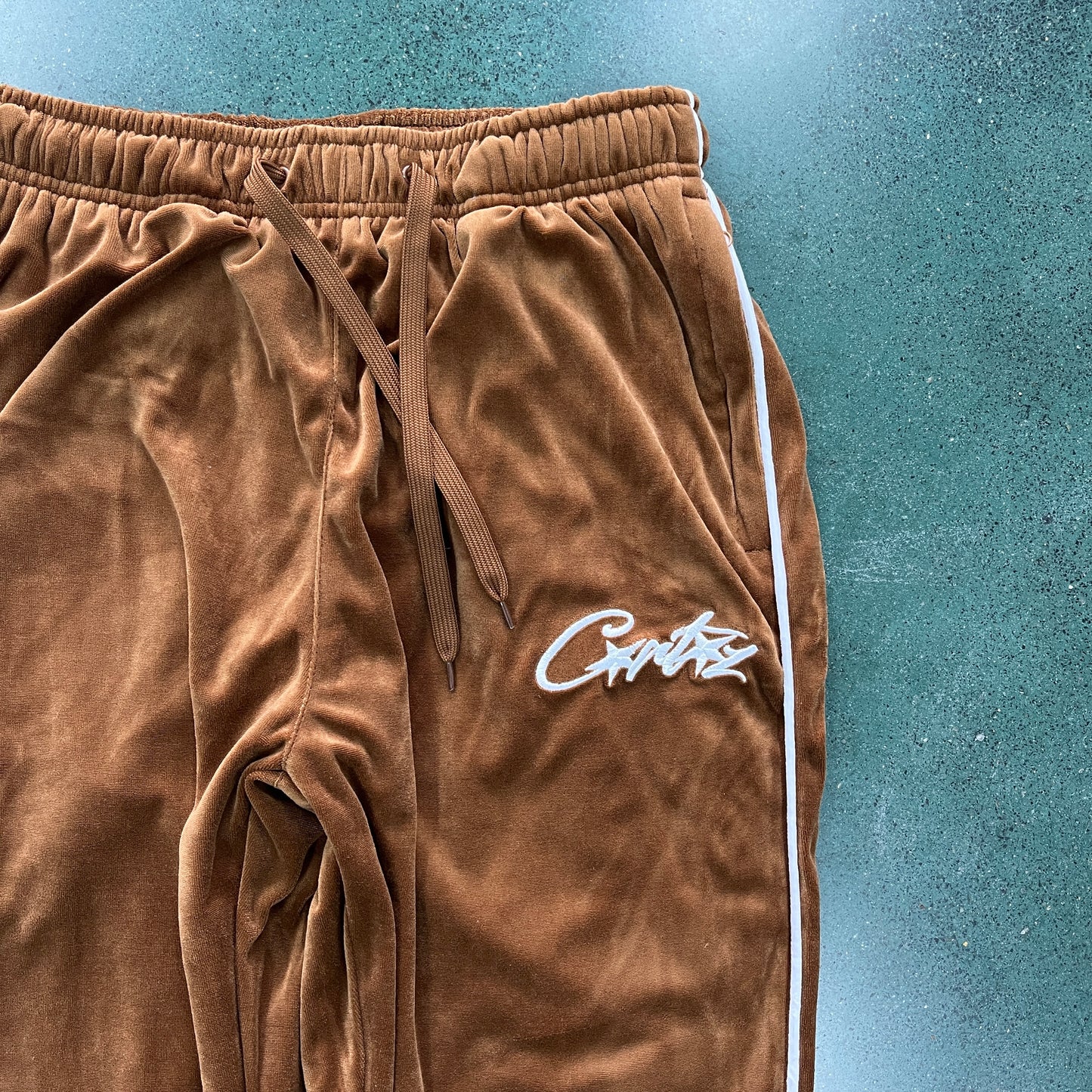 Corteiz VVS Velour Bottoms Brown