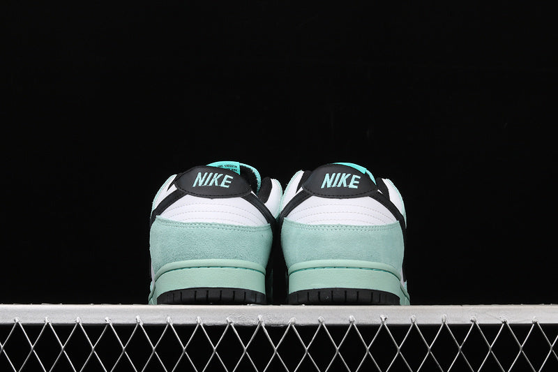 Nike SB Dunk Low Sea Crystal