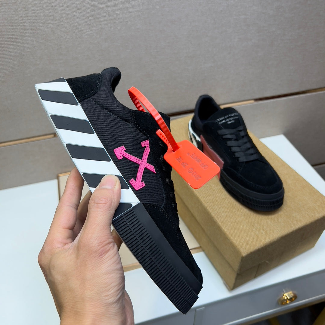 Off-White Vulc Low Black Fuchsia