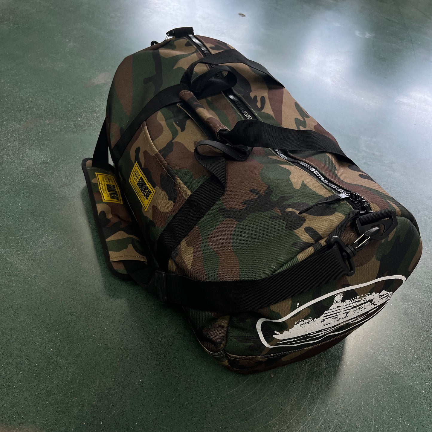 Corteiz Alcatraz Duffle Bag Camo