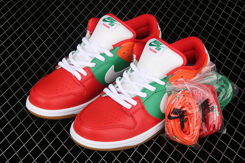 Nike SB Dunk Low 7-Eleven