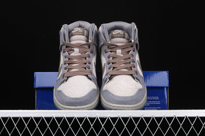 Nike SB Dunk High Tauntaun